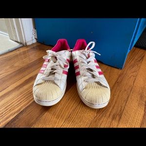 Leather Adidas Shell Toe w/Pink Stripes Size 9.5